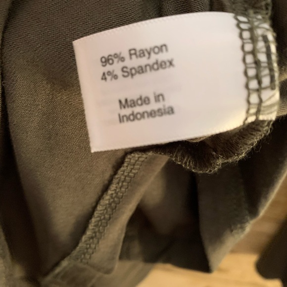 Lane Bryant V-Neck Button-Front Cardigan Rayon Grape Leaf NWT Size 18/20 - Picture 5 of 9